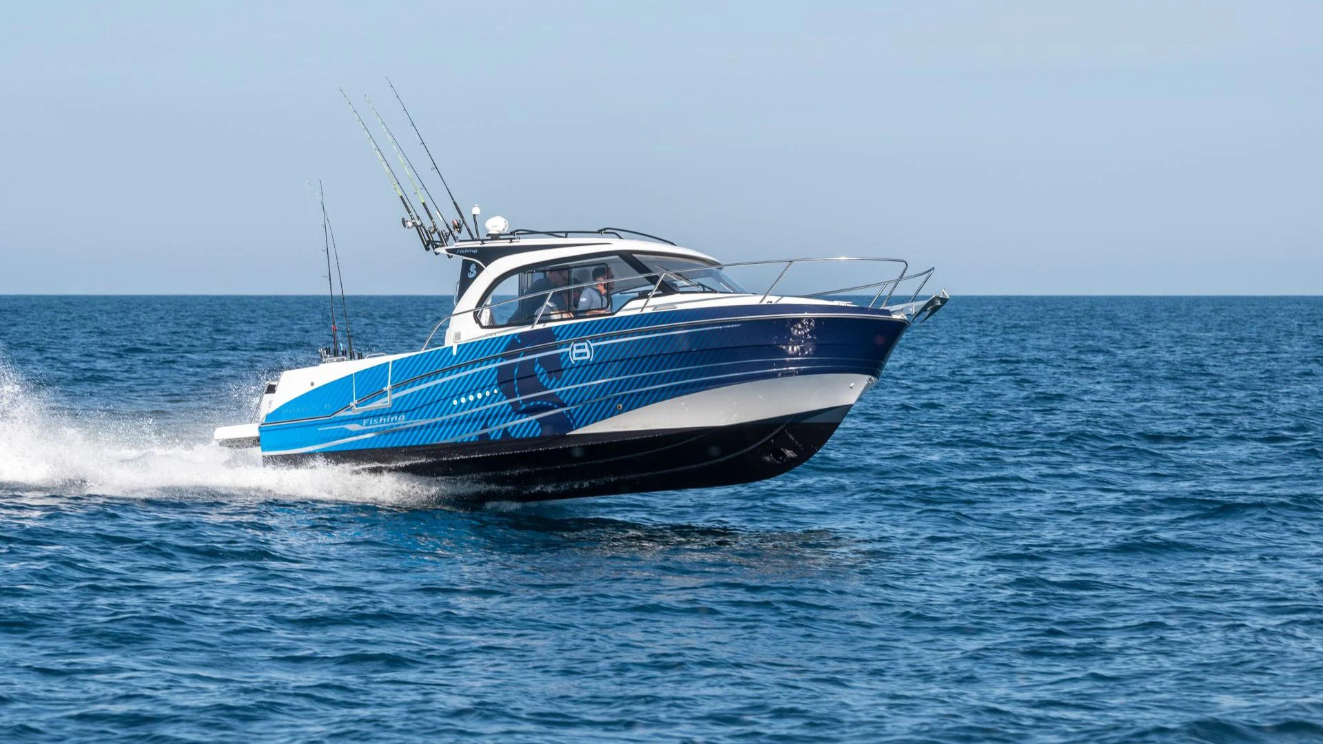 Beneteau Antares 8 Fishing