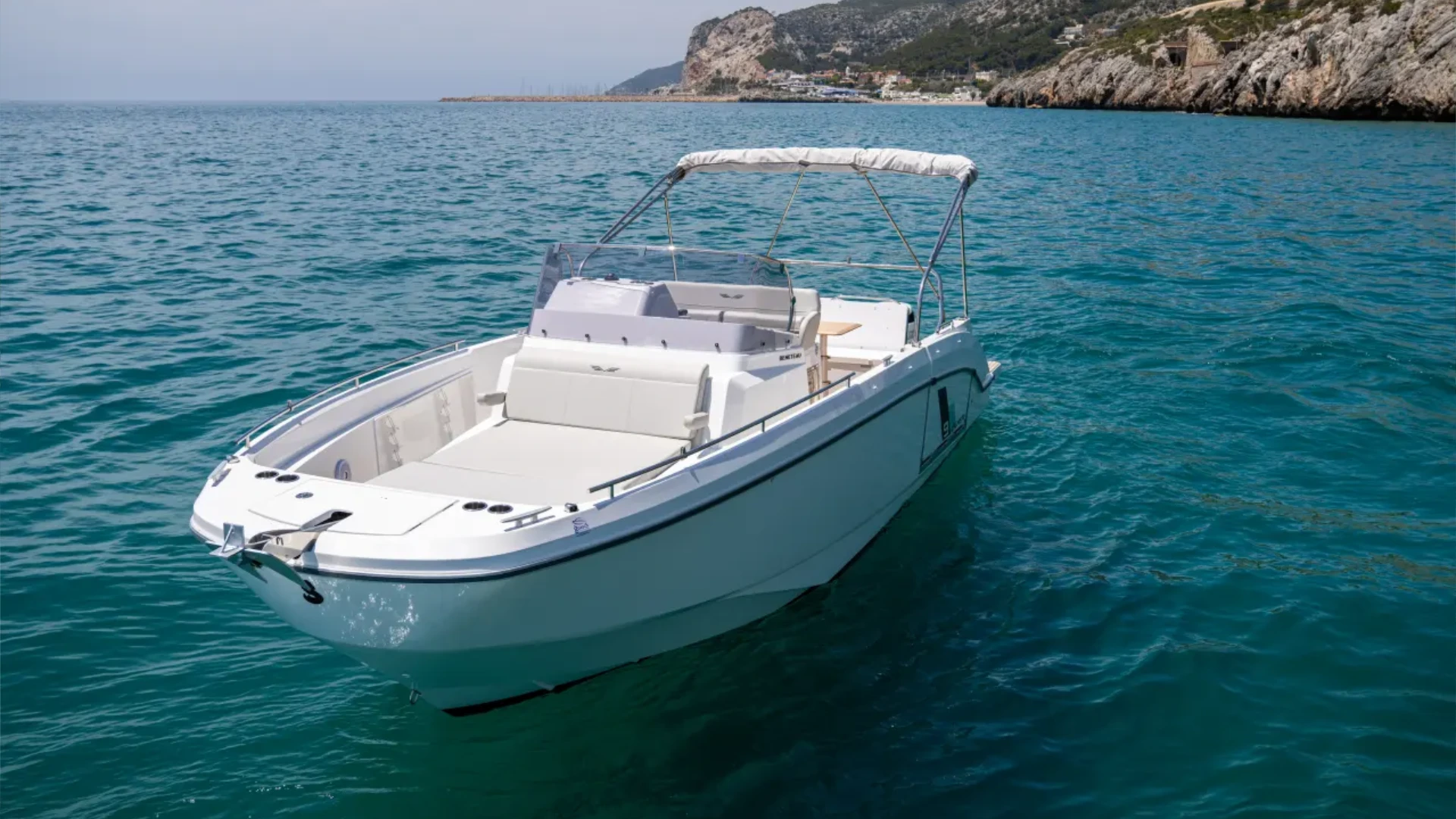 Flyer 9 Spacedeck On Water with seats in lounging configuration