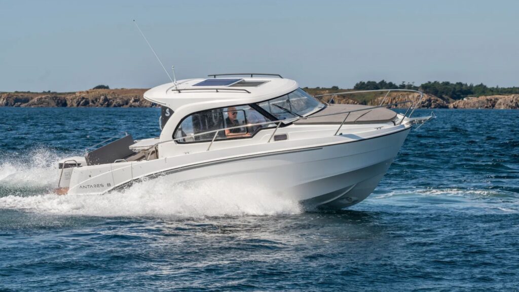 Beneteau Antares 8