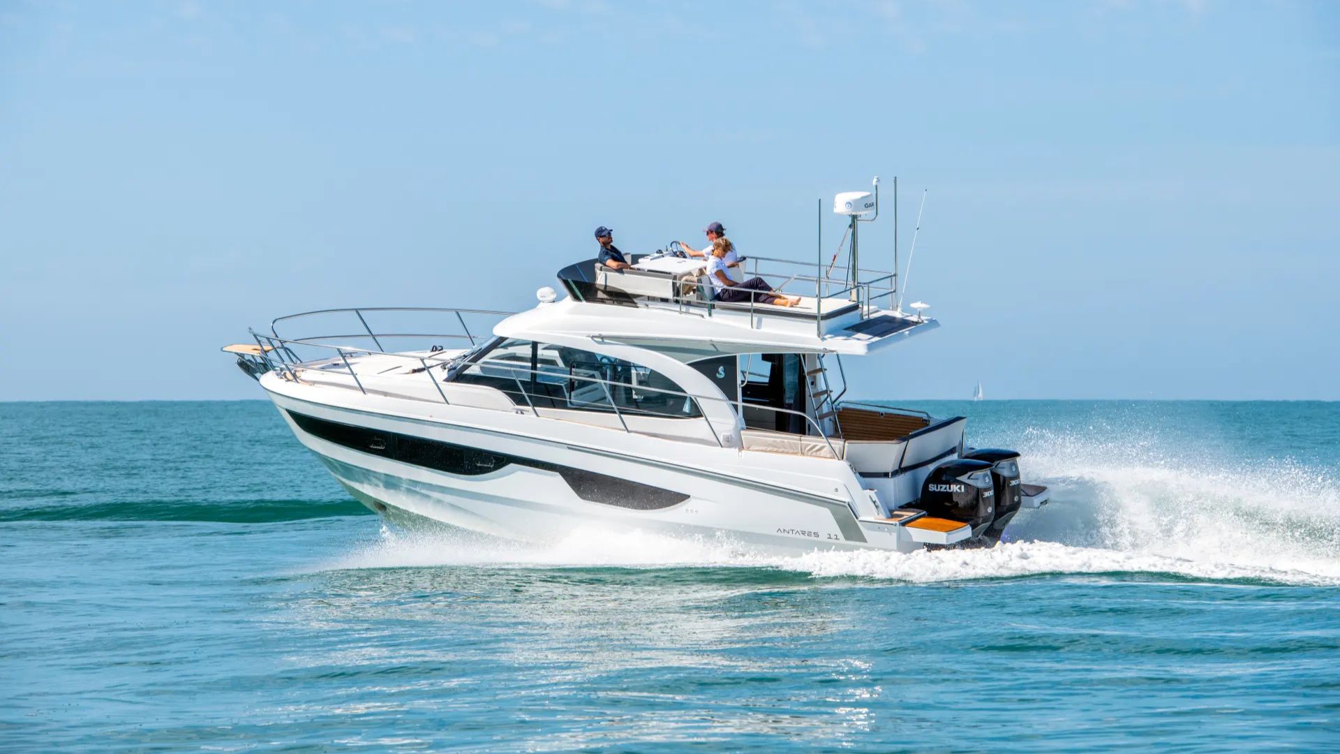 Beneteau Antares 11 Fly on Water