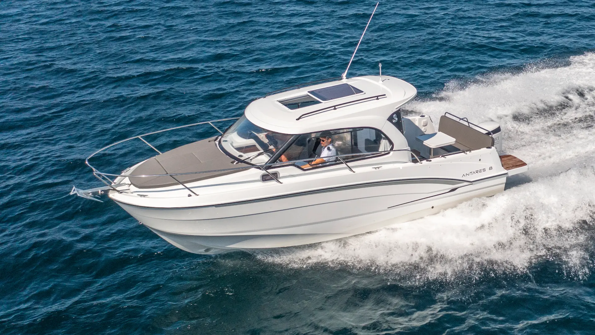 Beneteau Antares 8 – Must have options