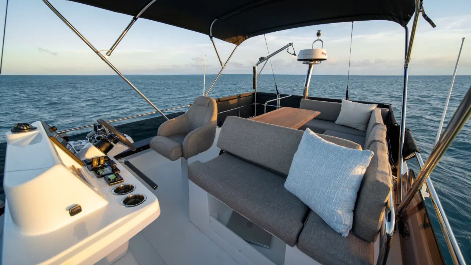 Swift Trawler 37 Fly Flybridge