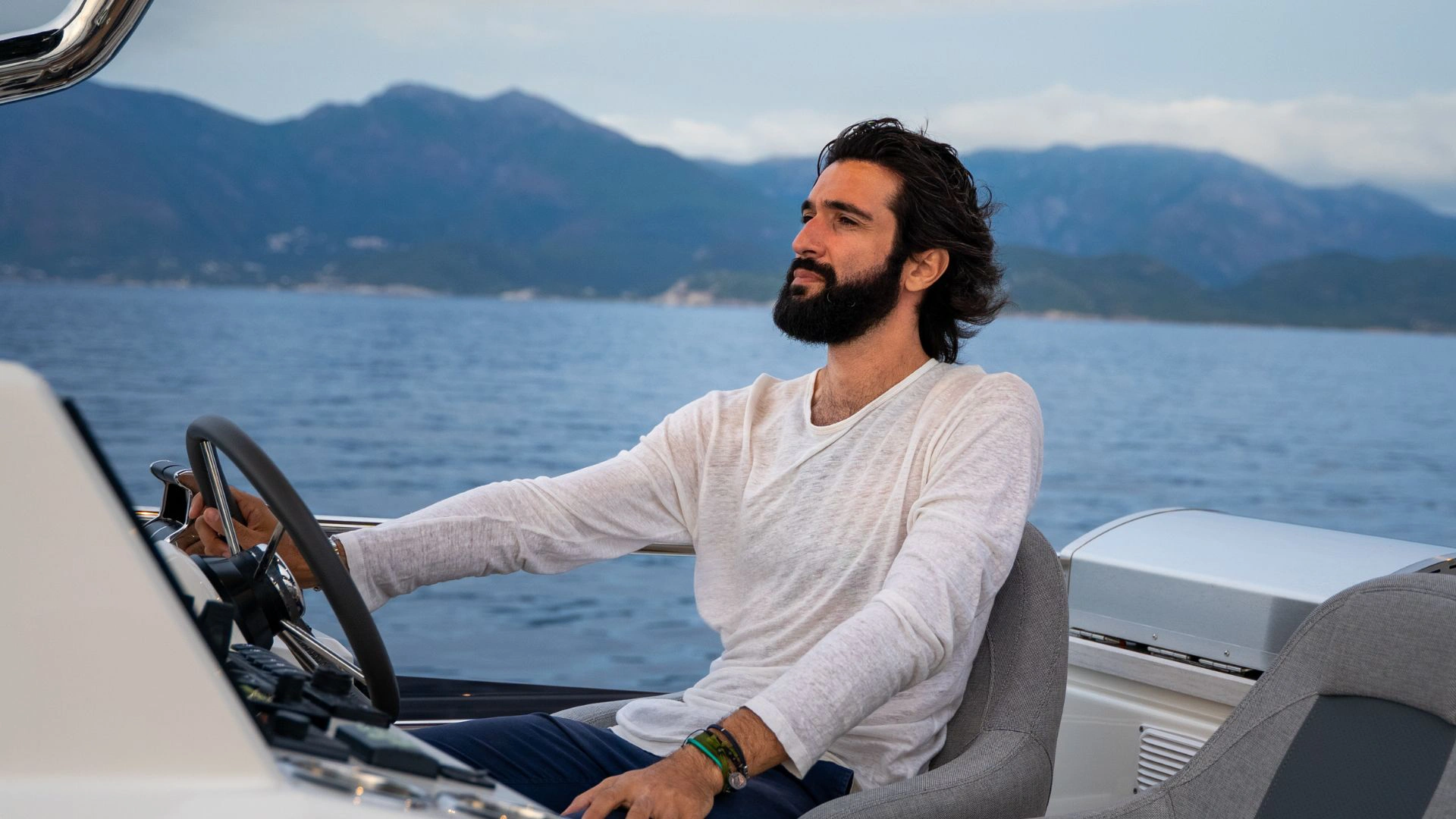 Grand Trawler 63 Flybridge Helm