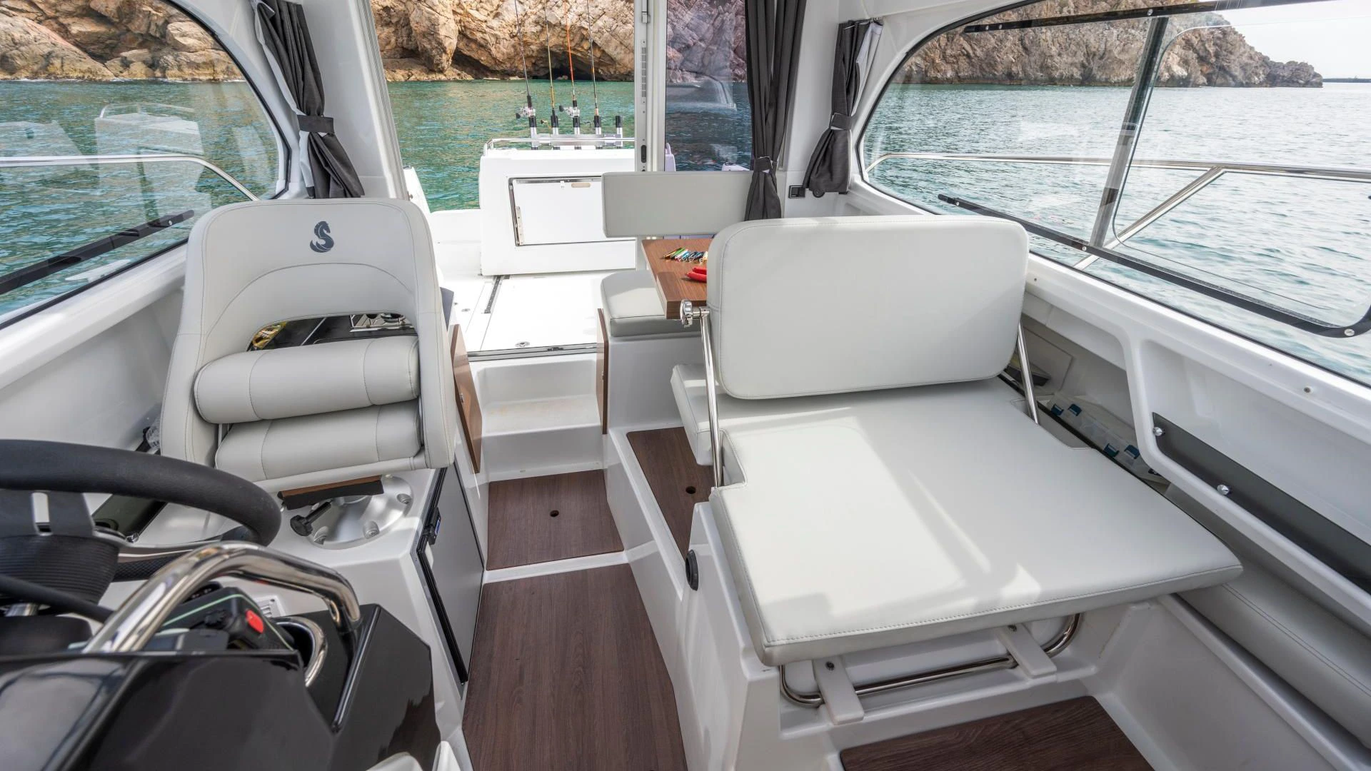Beneteau Antares 8 Fishing - 11