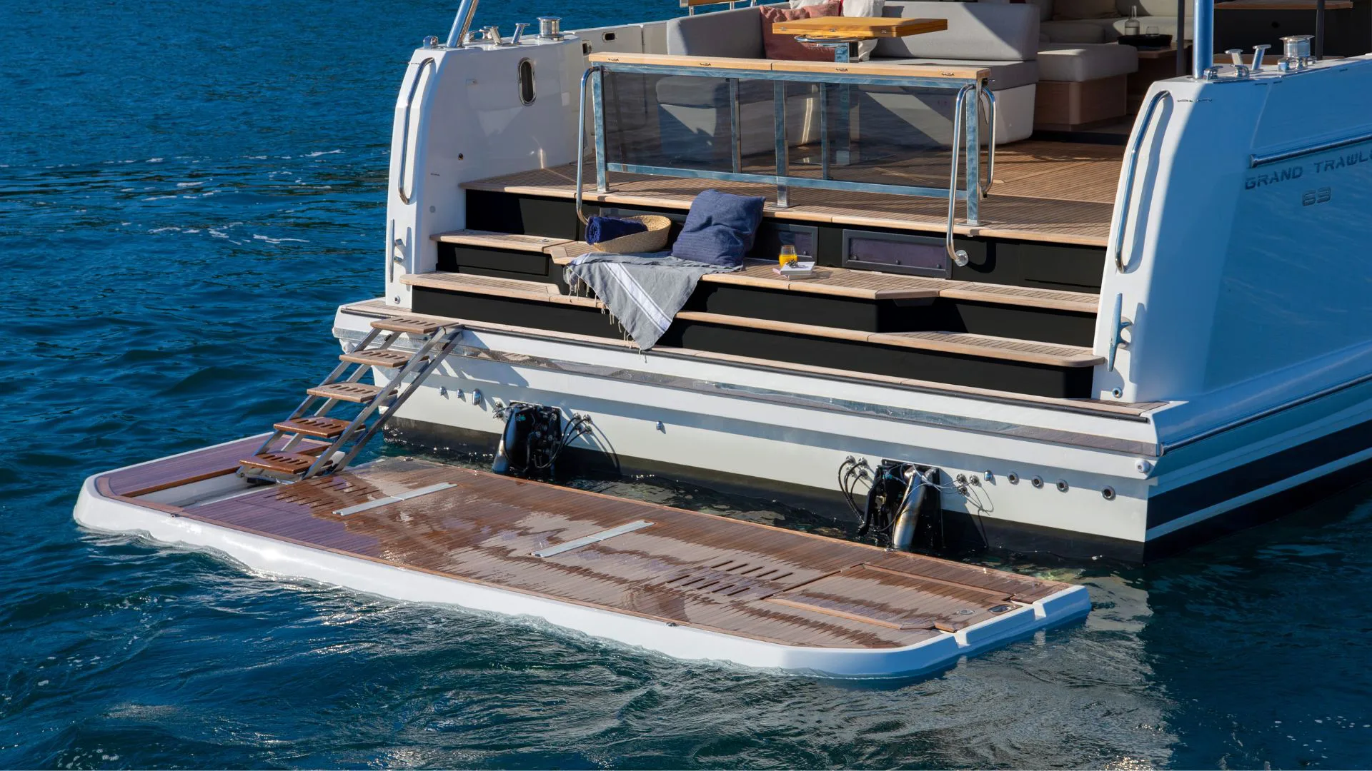 Grand Trawler 63 Platform