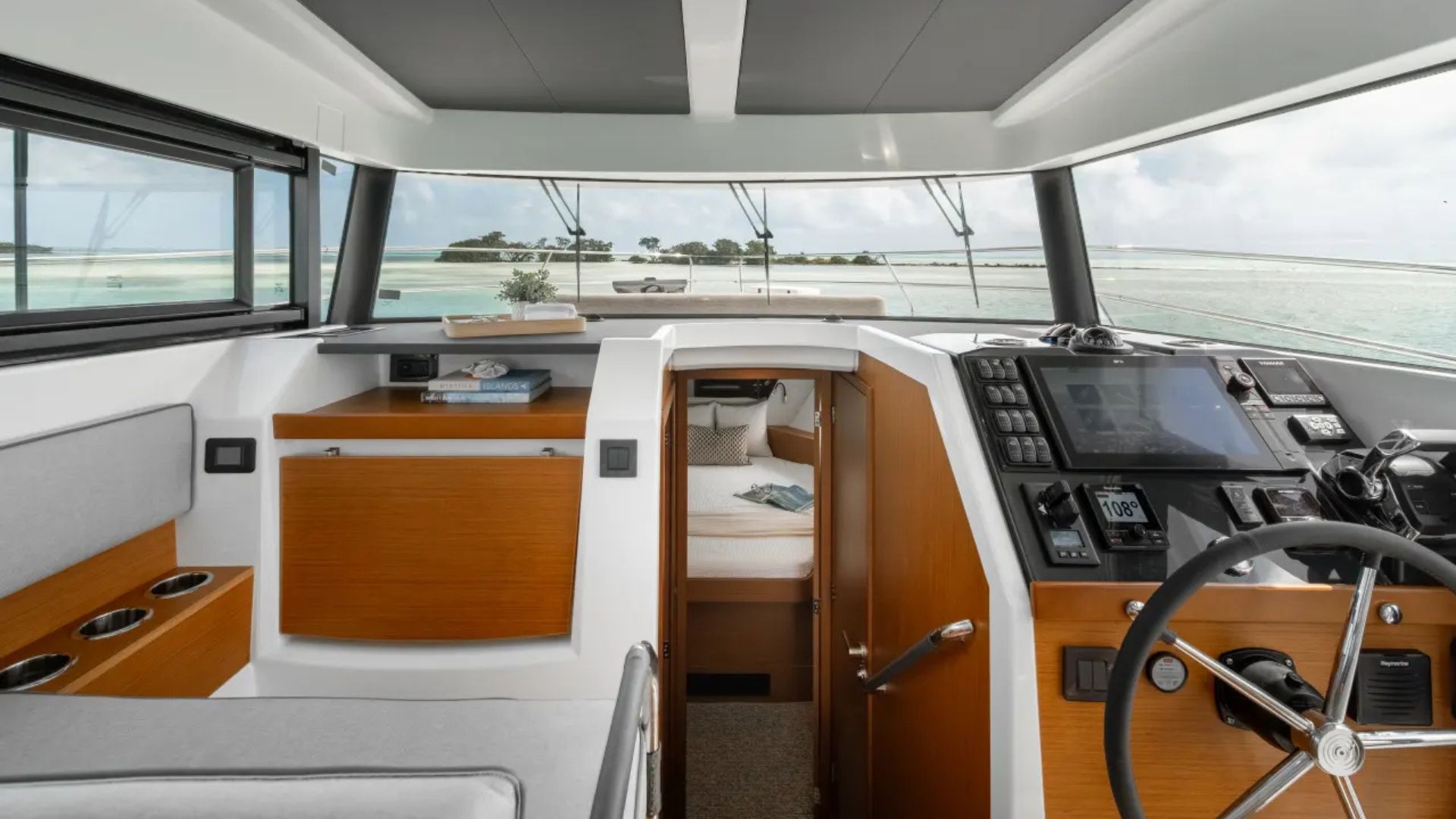Swift Trawler 37 Fly Saloon