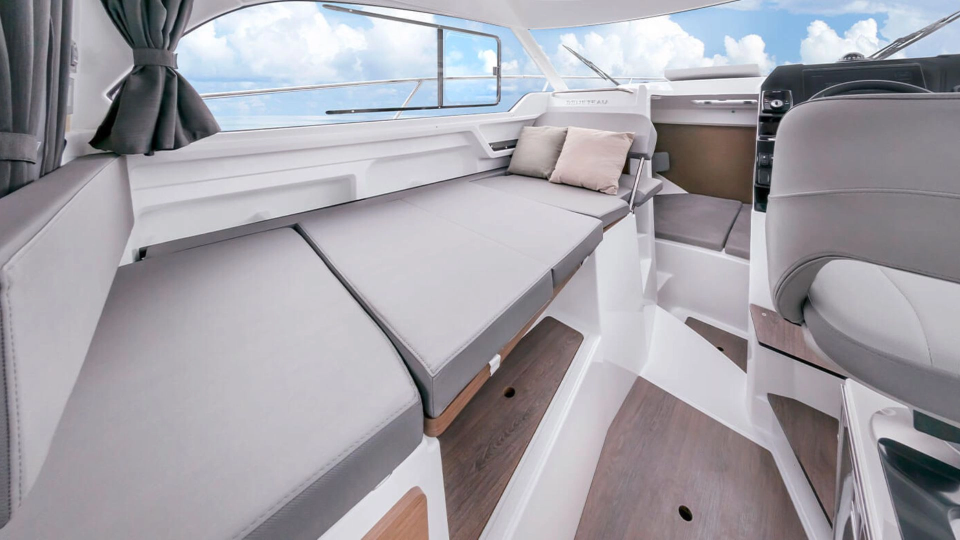 Beneteau Antares 8 Fishing - 12