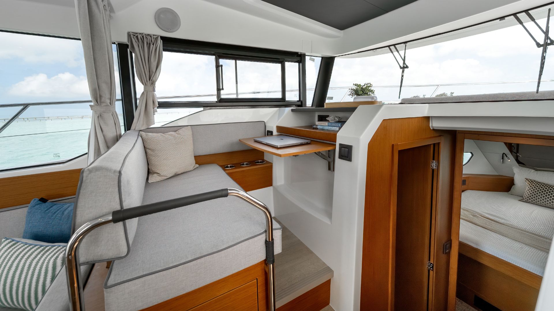 Swift Trawler 37 Fly Saloon