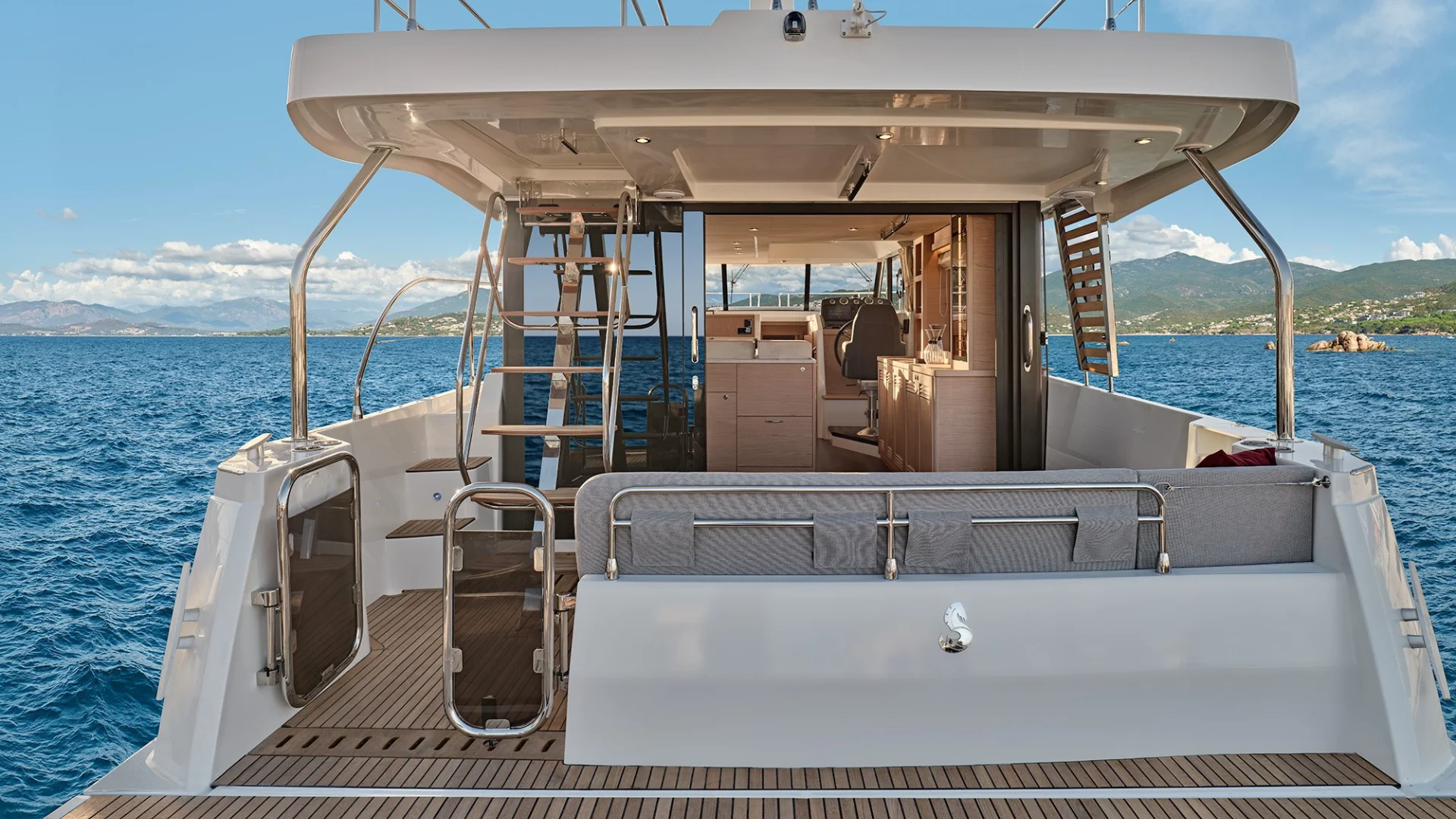 Swift Trawler 48 Cockpit
