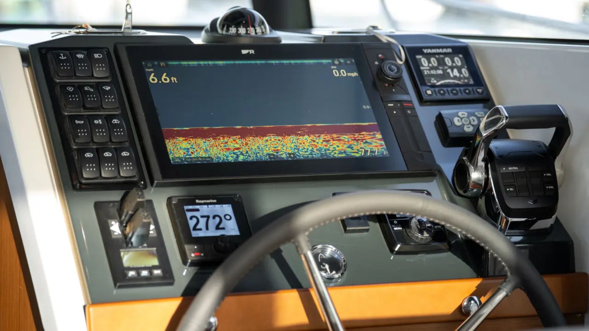 Swift Trawler 37 Fly Helm