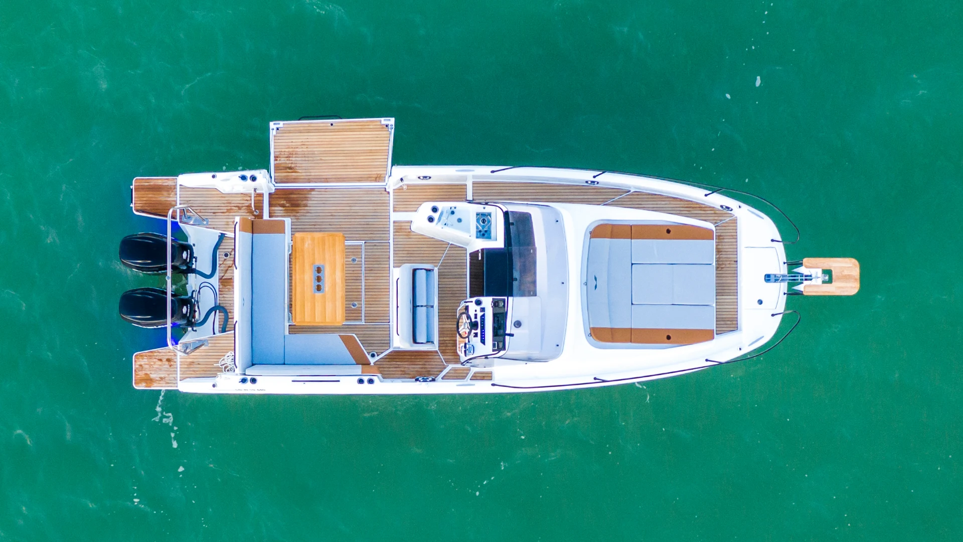 Beneteau Flyer 9 Sundeck layout view from above