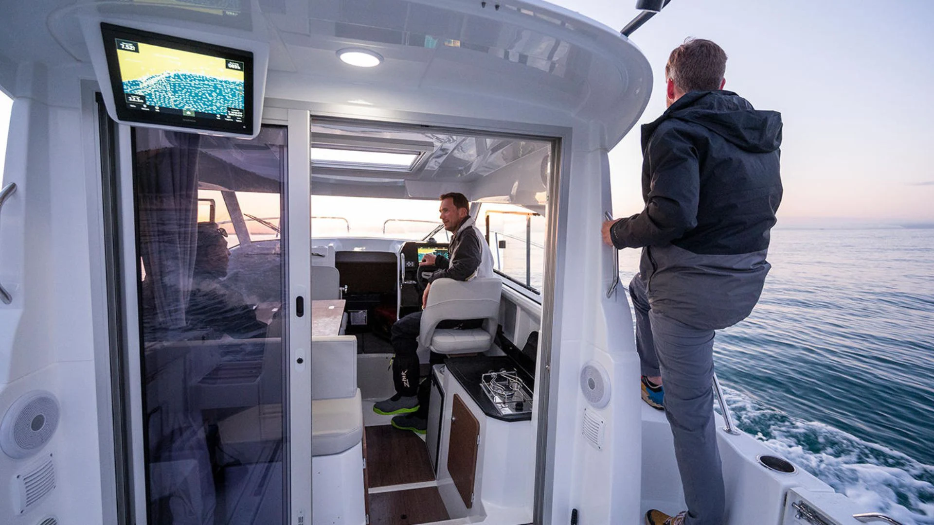 Beneteau Antares 8 Fishing - 14