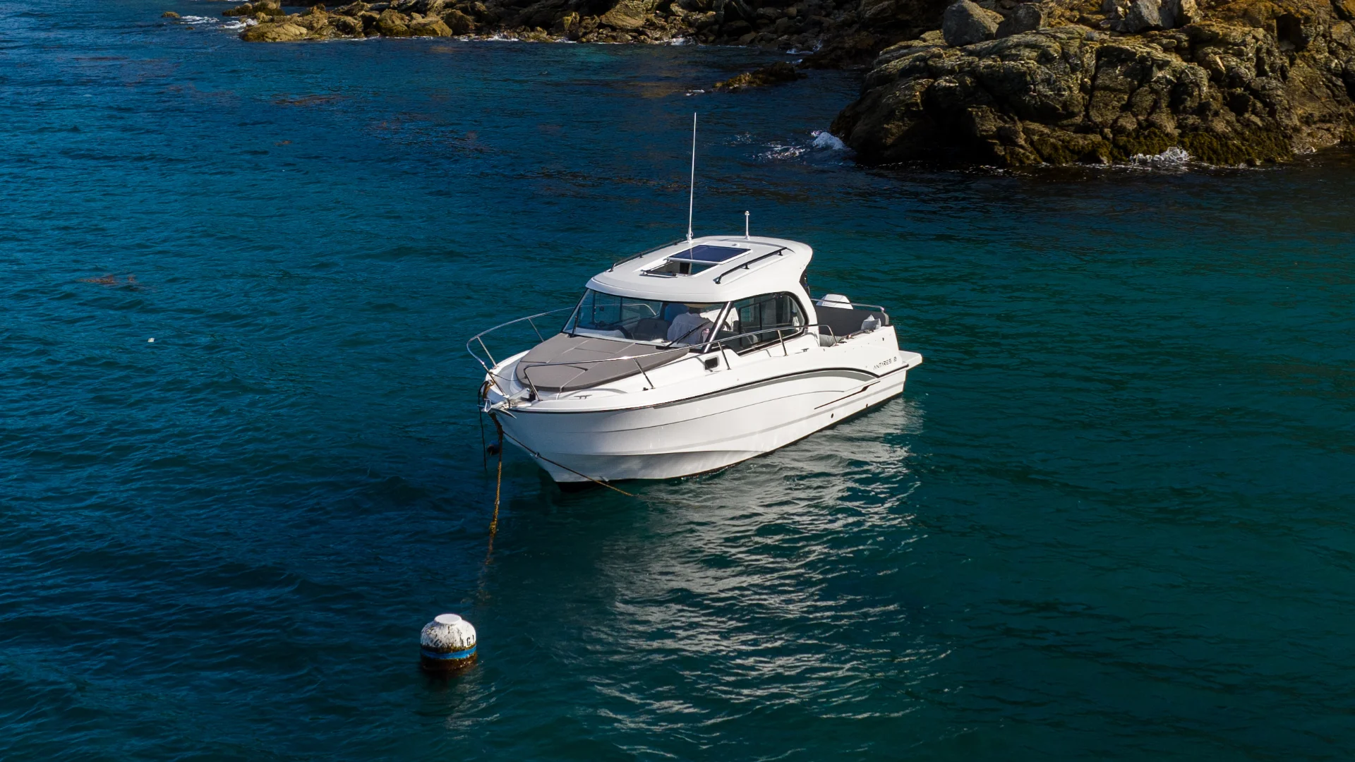 Beneteau Antares 8 – Must have options - 8