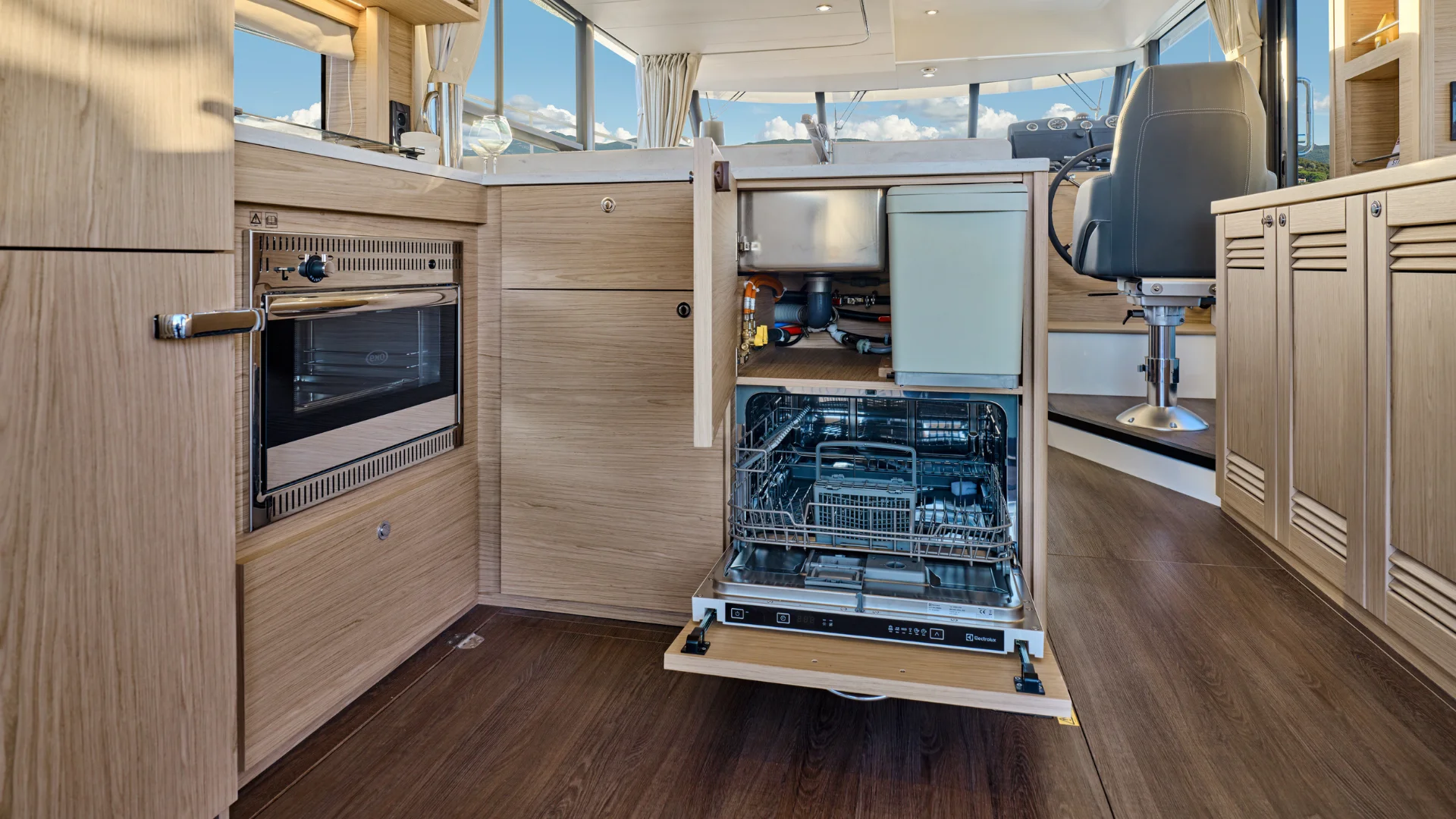 Swift Trawler 48 Saloon Galley Dishwasher