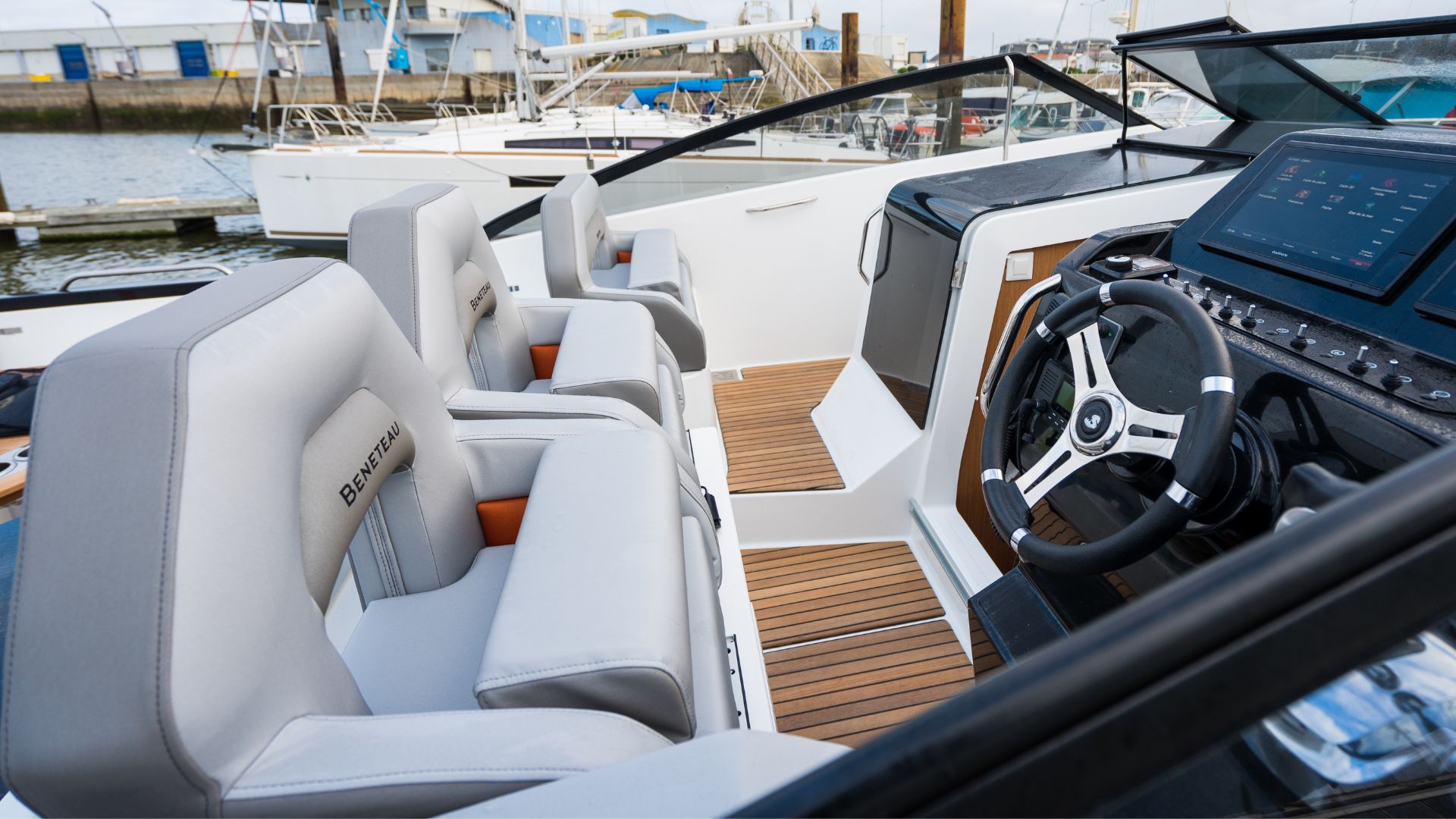Beneteau Flyer 10 Helm