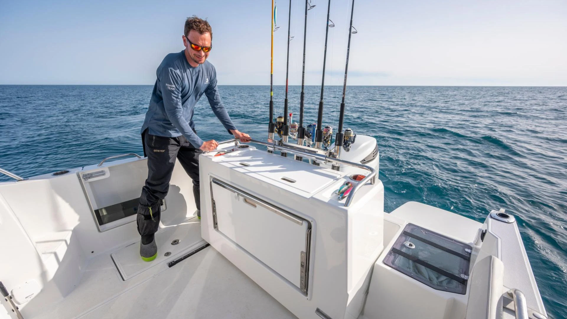 Beneteau Antares 8 Fishing - 16
