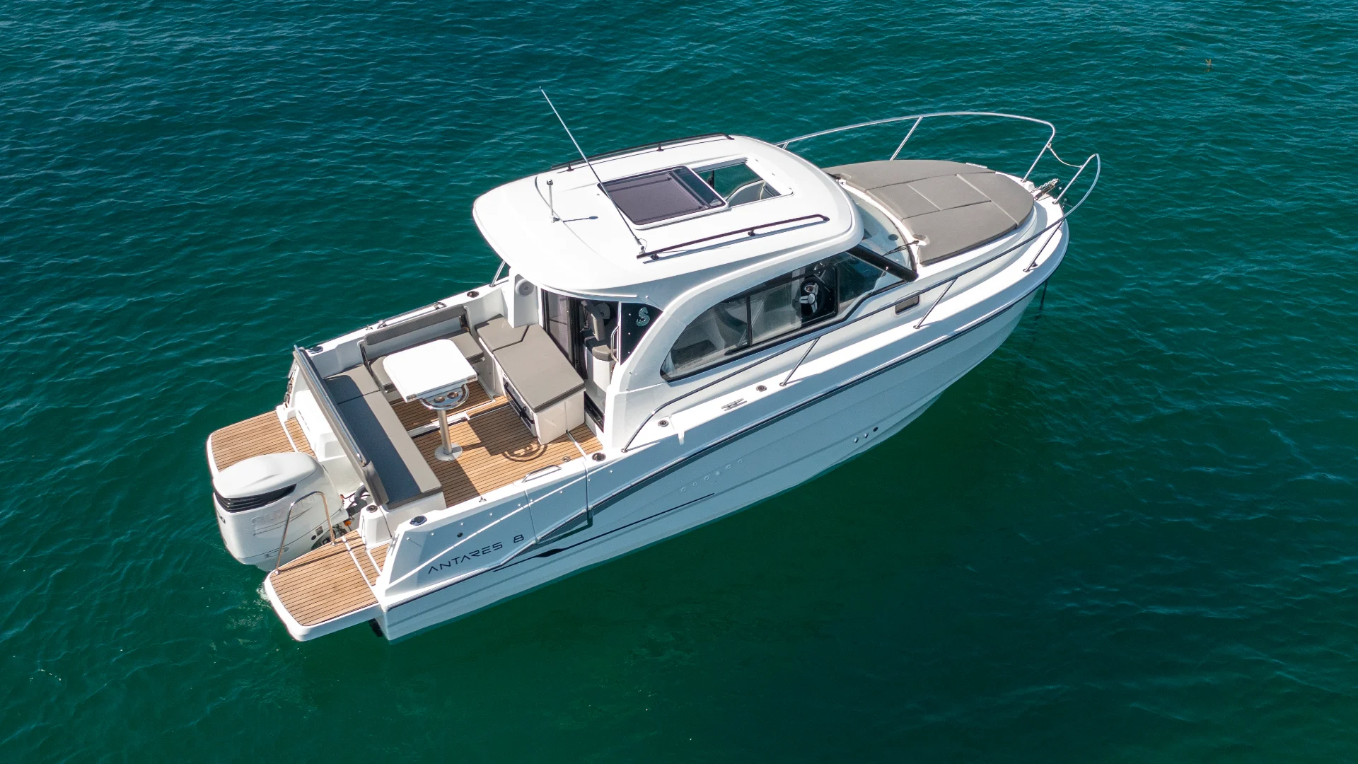 Beneteau Antares 8 – Must have options - 9