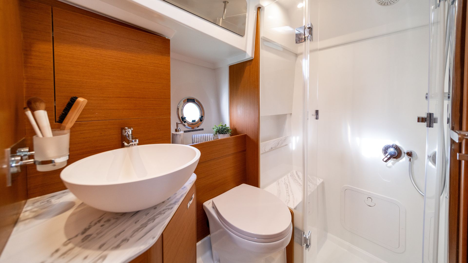 Beneteau Swift Trawler 37 Fly Heads