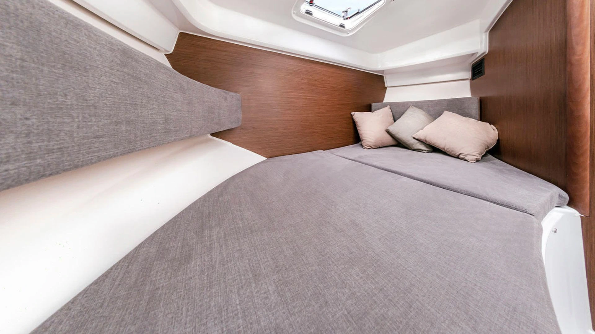 Beneteau Antares 8 Fishing - 18