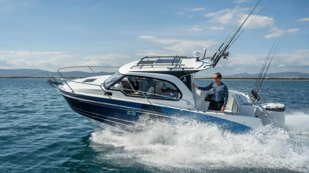 Beneteau Antares 8 Fishing