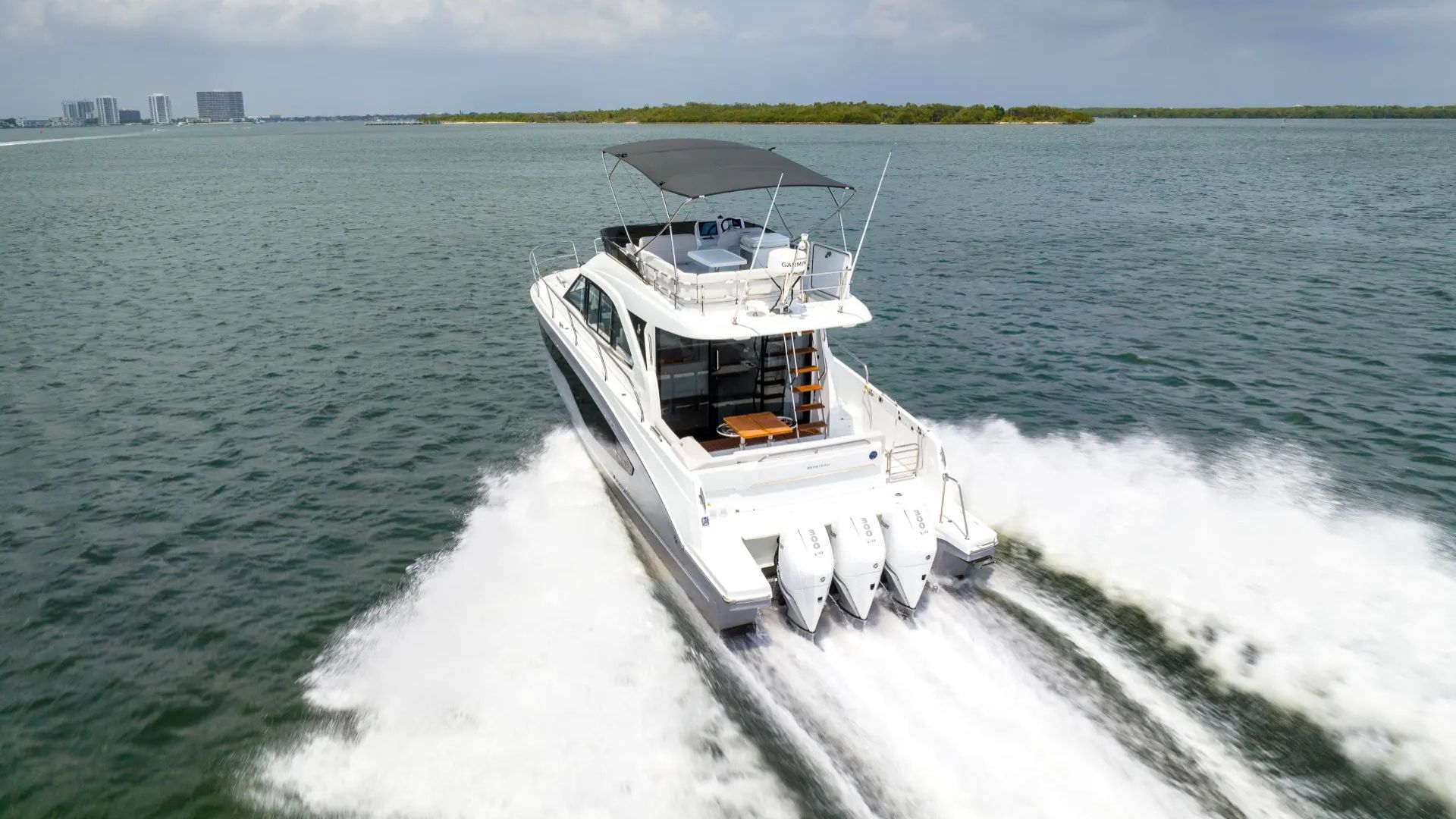Beneteau Antares 12 Fly - on water - view from behind