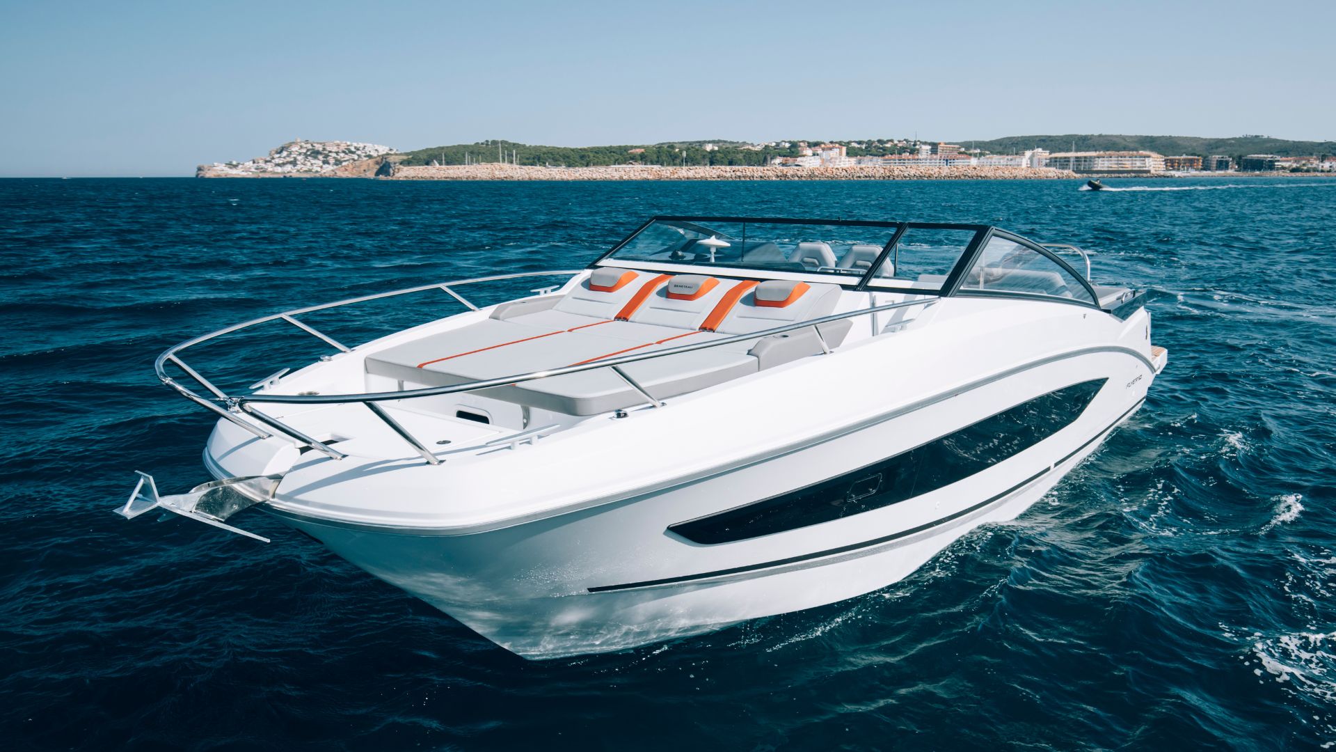 Beneteau Flyer 10 on Water