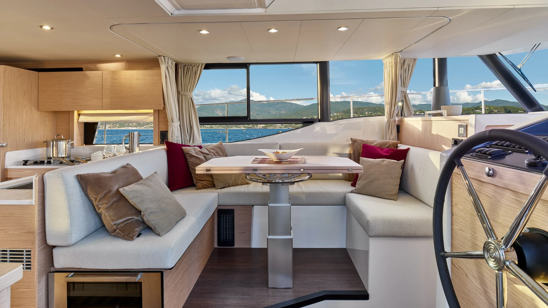 Beneteau Swift Trawler 48 Saloon Seating