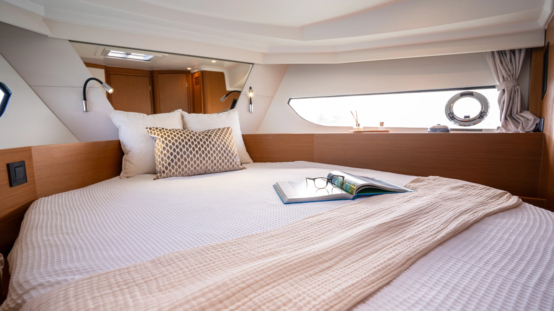 Beneteau Swift Trawler 37 Fly – Must Have Options - 9