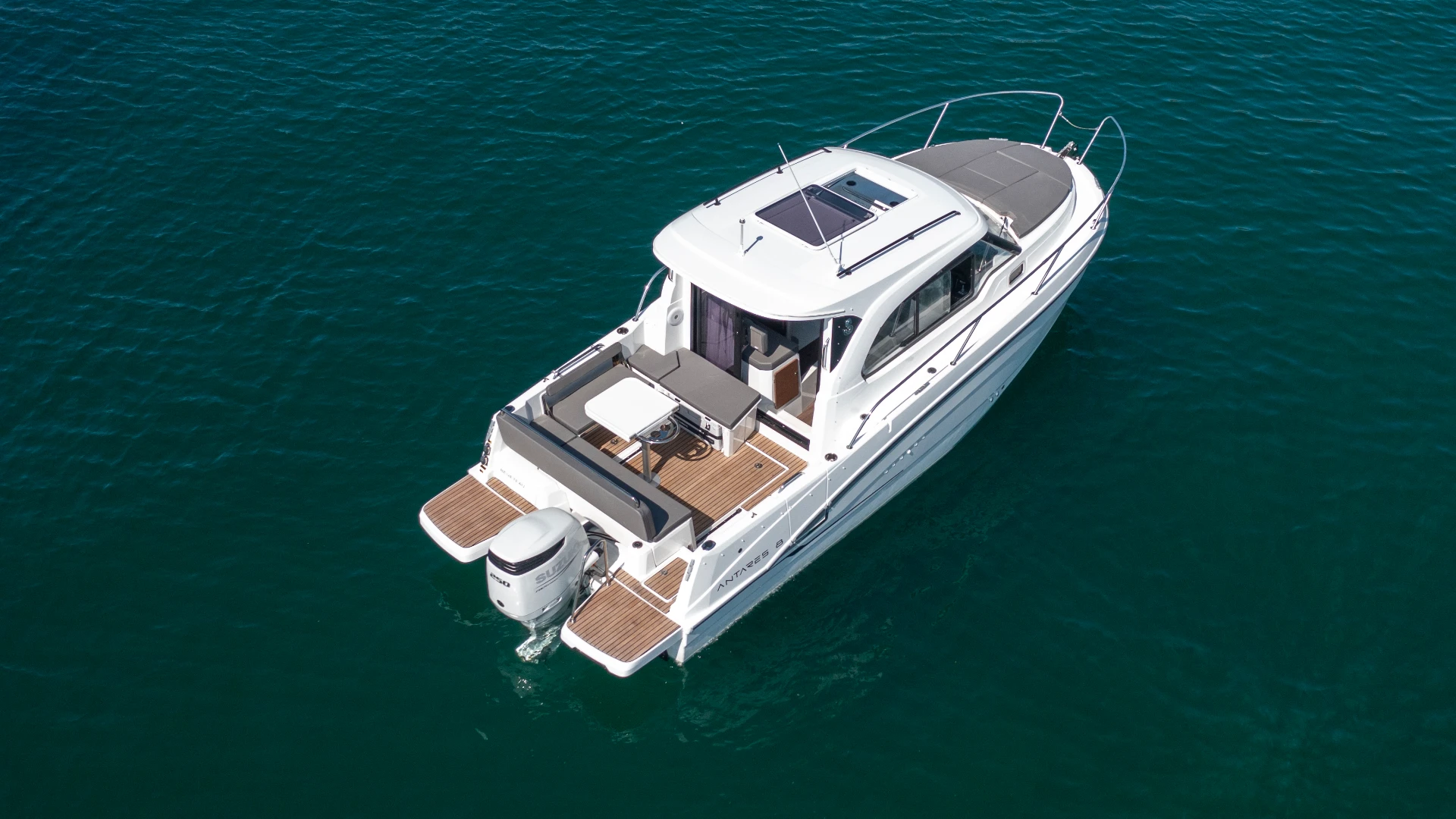 Beneteau Antares 8 – Must have options - 11