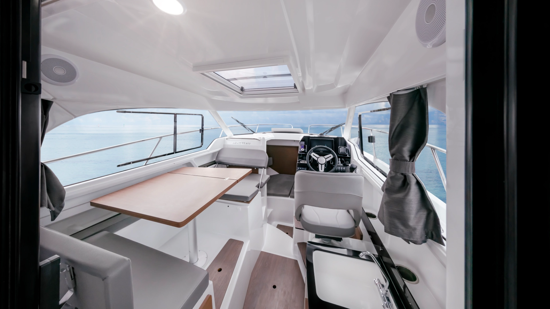Beneteau Antares 8 – Must have options - 13