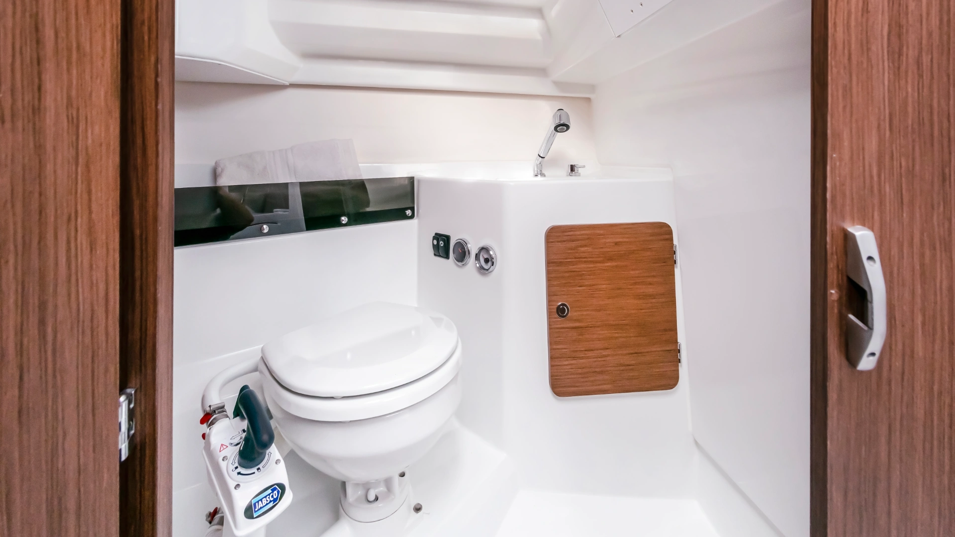 Beneteau Antares 8 – Must have options - 14