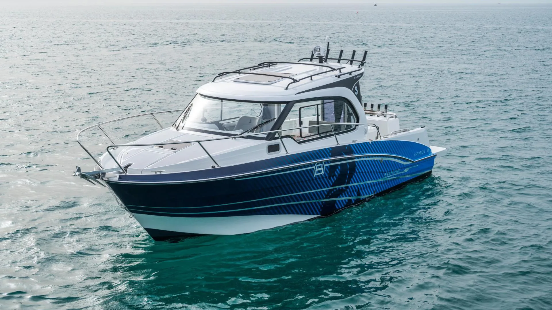 Beneteau Antares 8 Fishing - 3