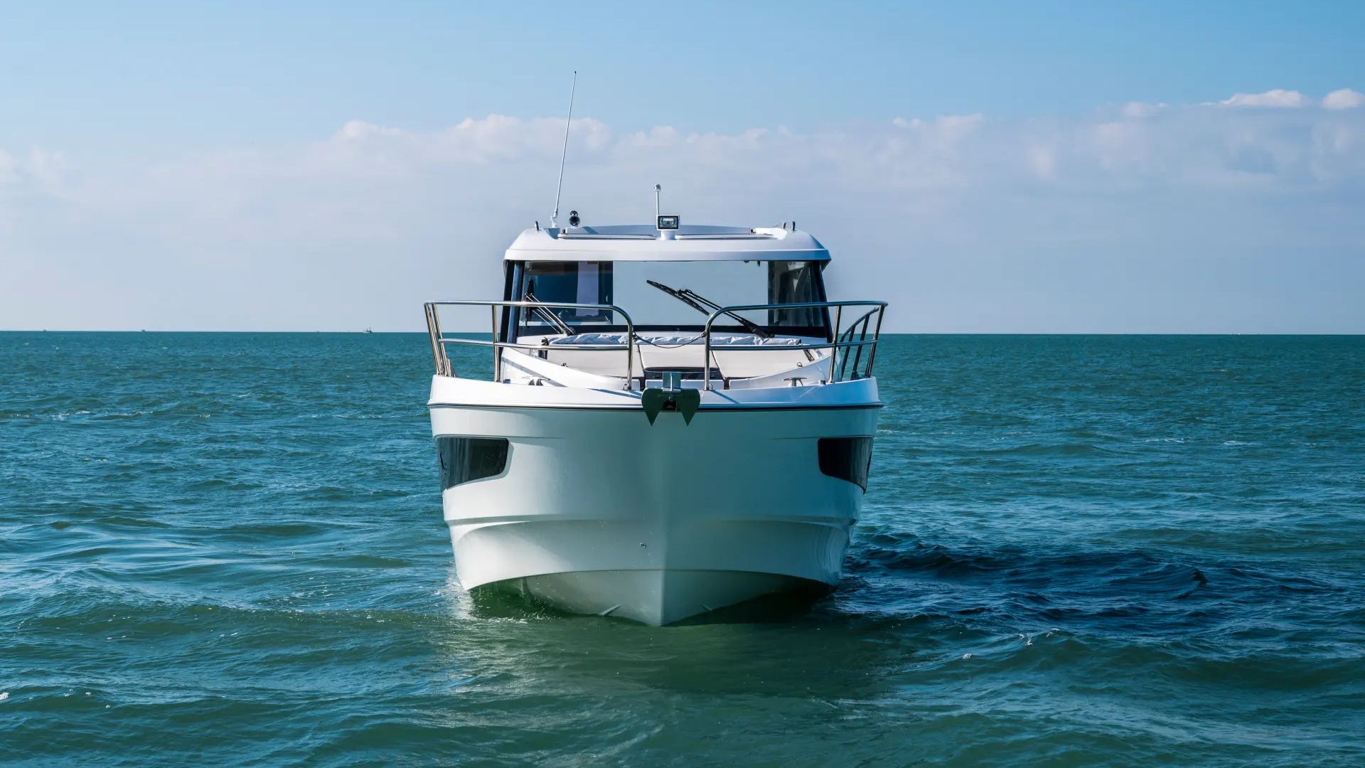 Beneteau Antares 11 Coupe on Water
