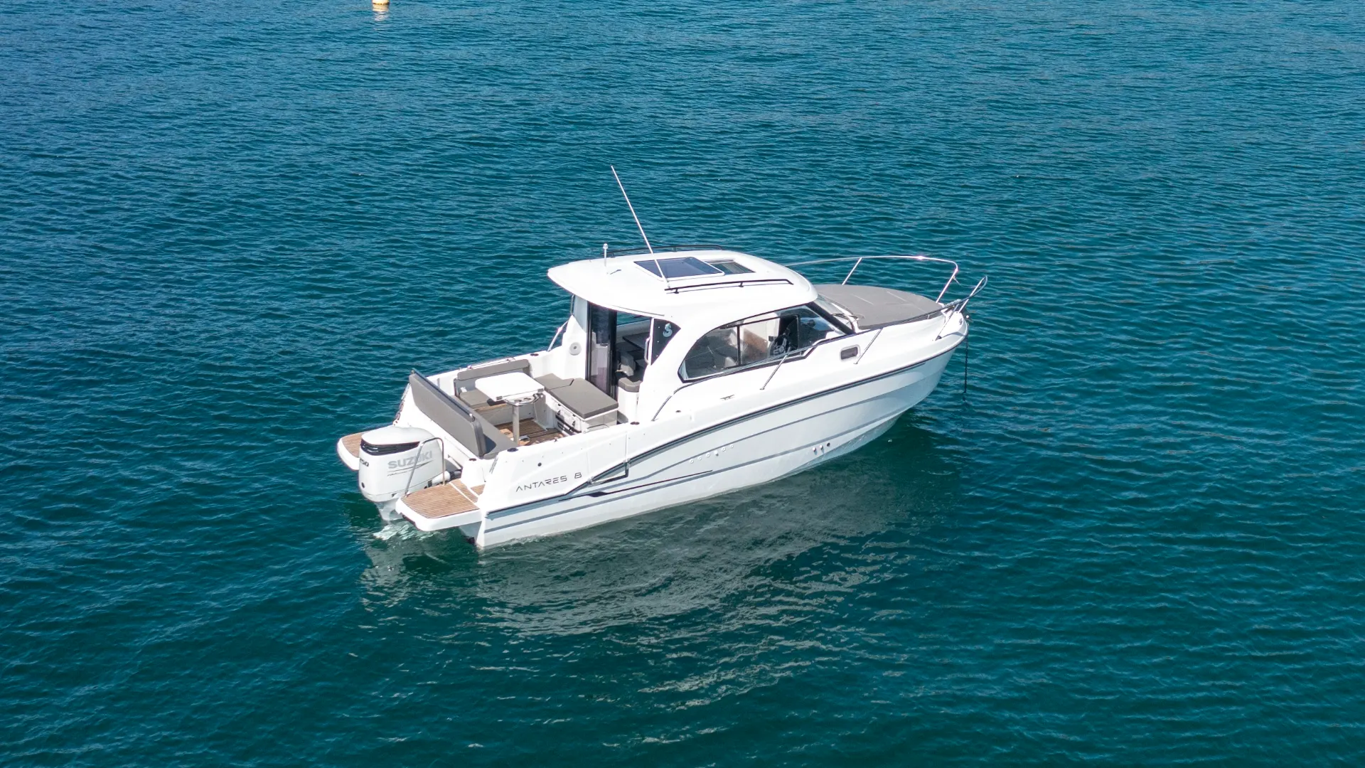 Beneteau Antares 8 – Must have options - 2