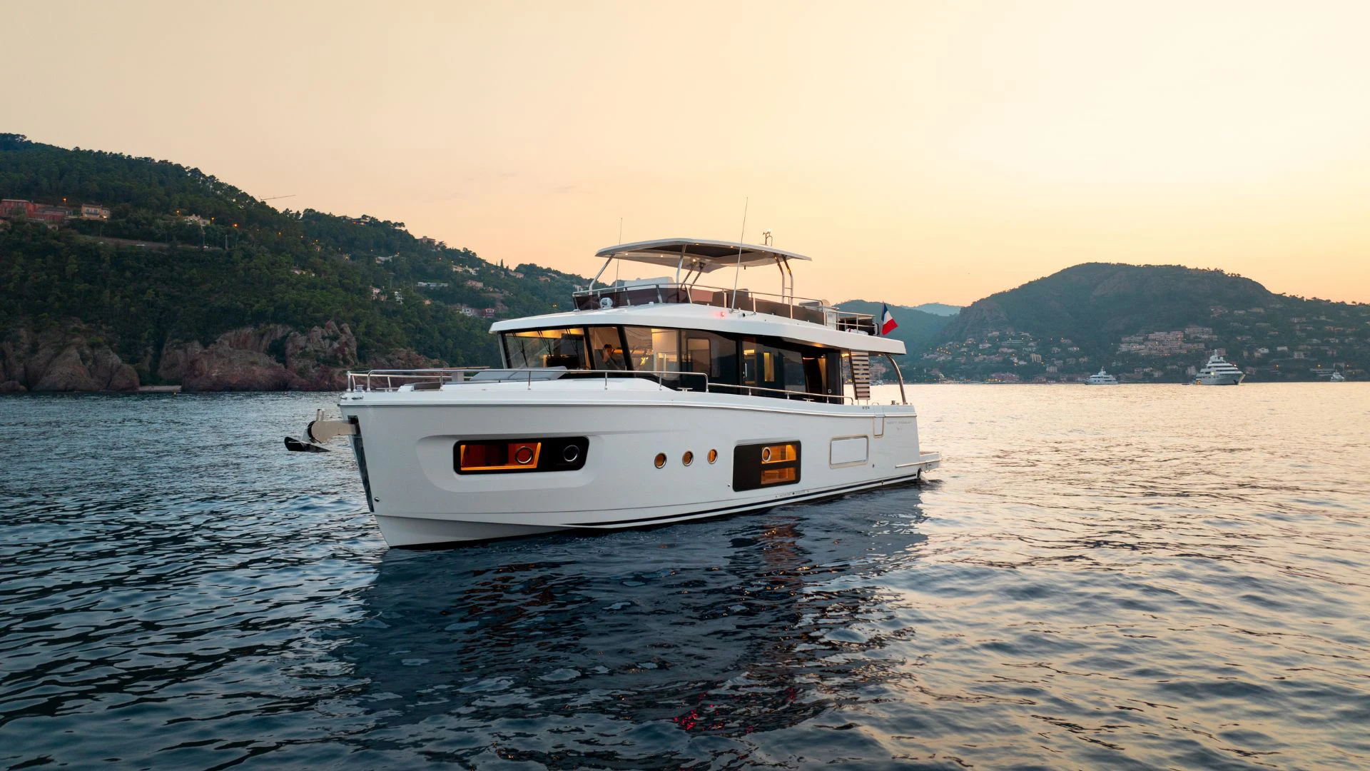 Beneteau Swift Trawler 54 At Sea