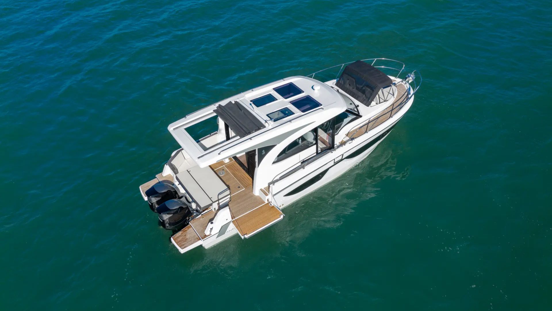 Beneteau Antares 11 Coupe on Water