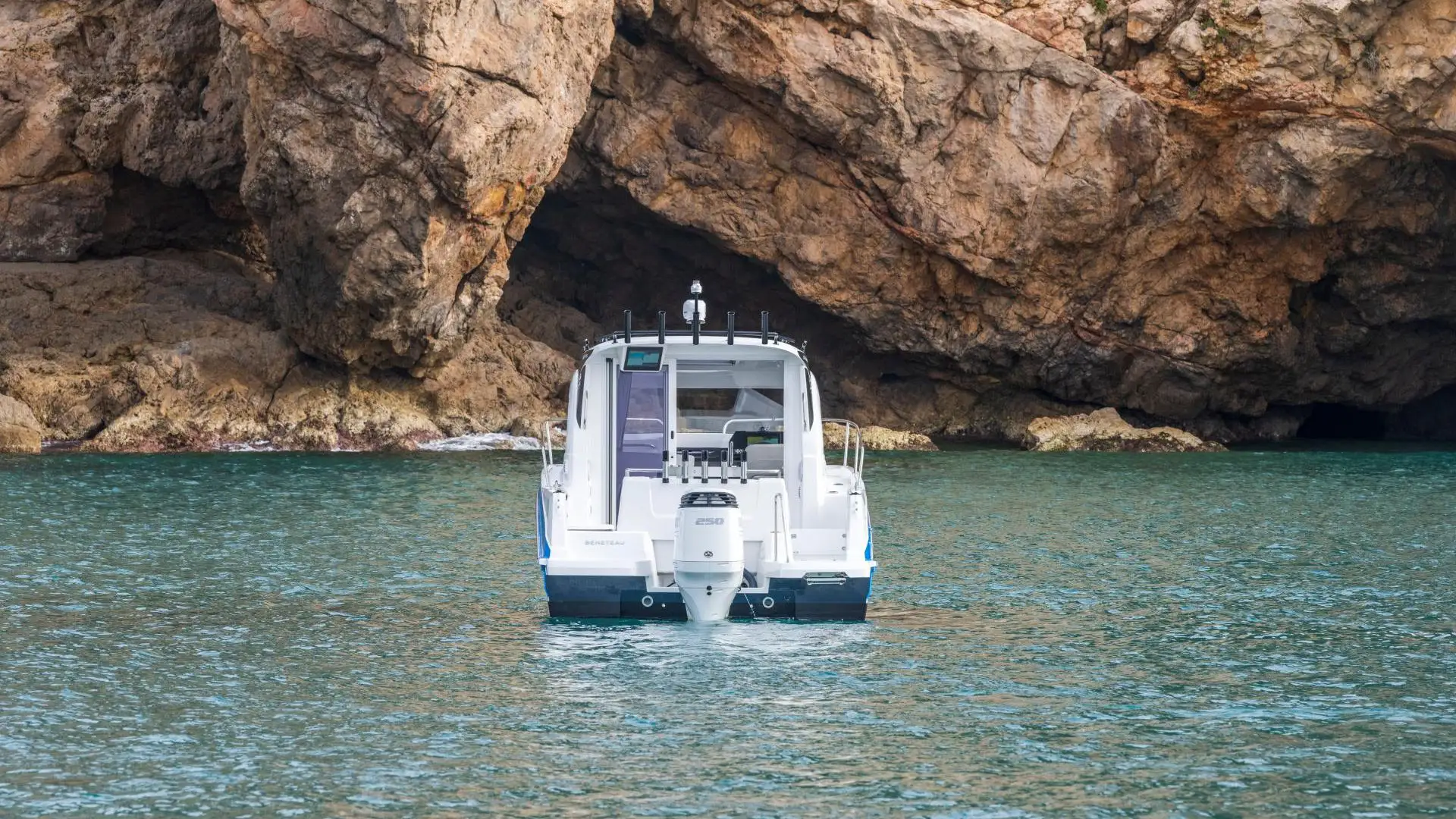 Beneteau Antares 8 Fishing - 5