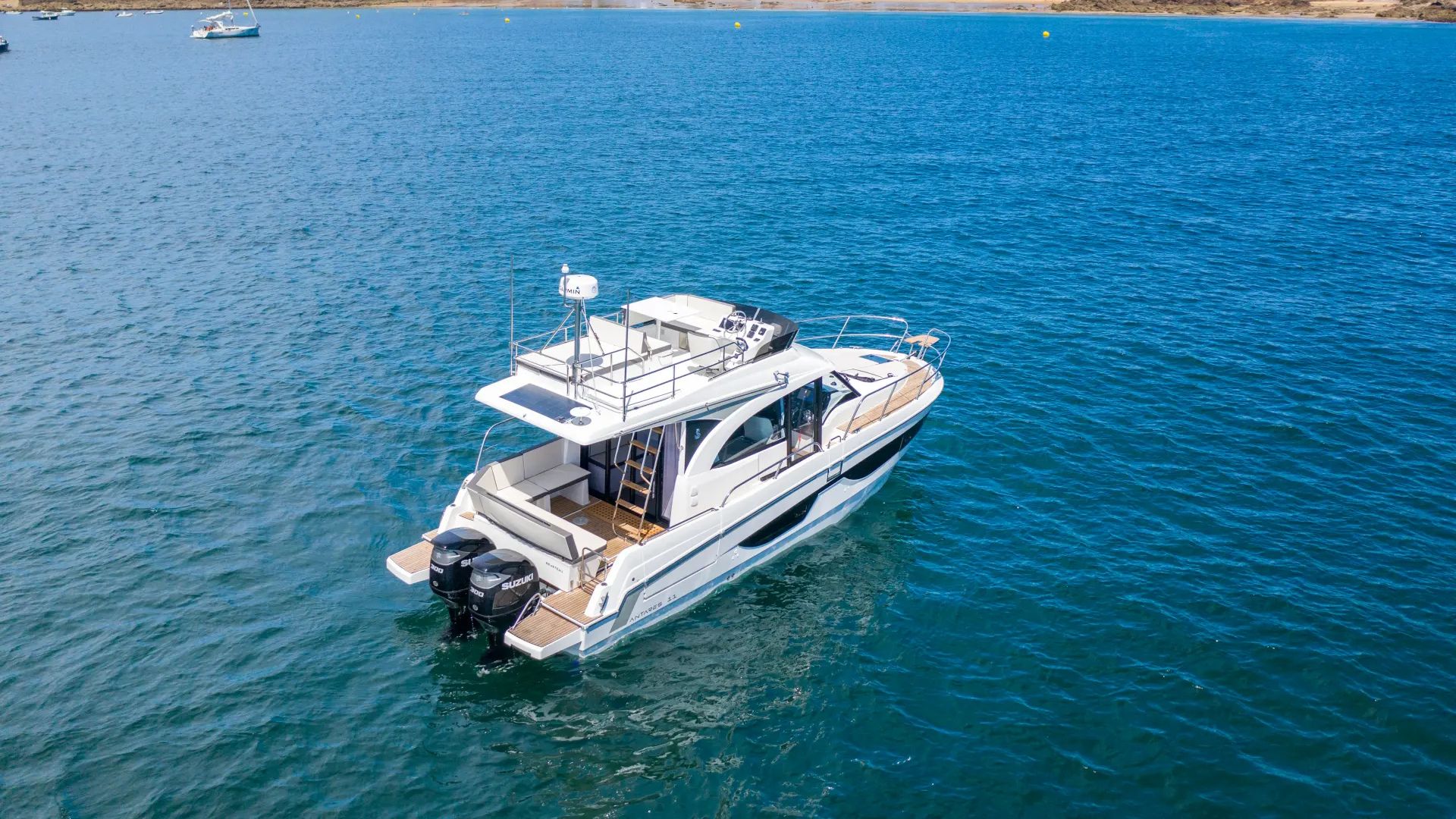 Beneteau Antares 11 Fly at Speed