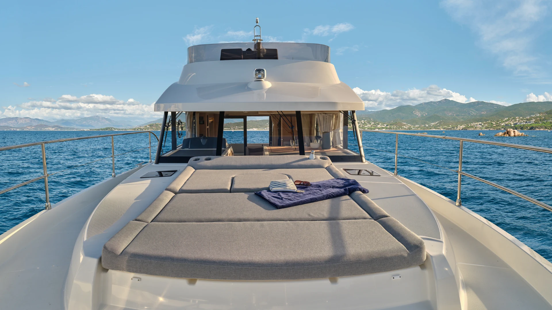 Beneteau Swift Trawler 48 sunpad