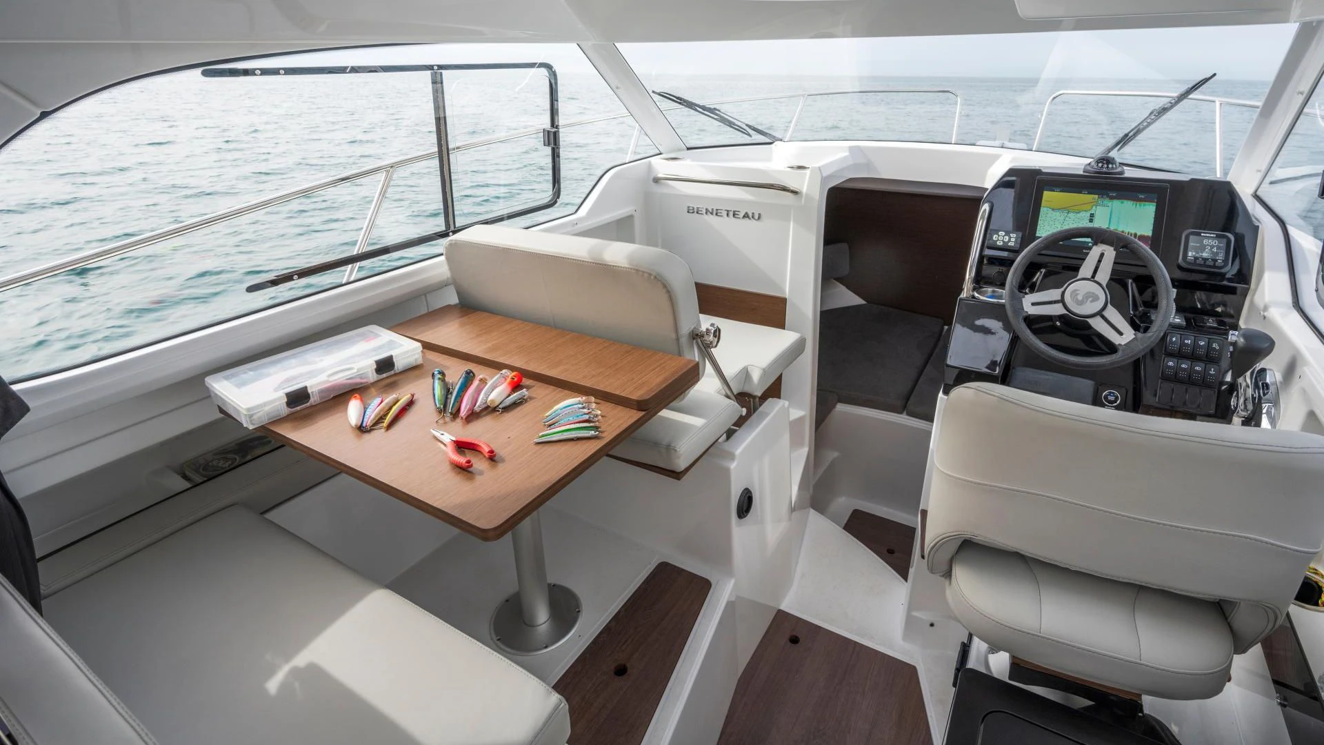 Beneteau Antares 8 Fishing - 6