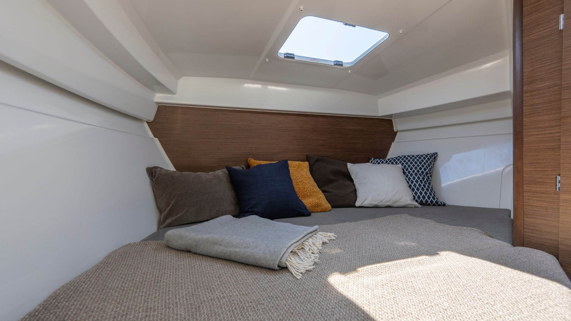 Beneteau Antares 7 Fishing - 8