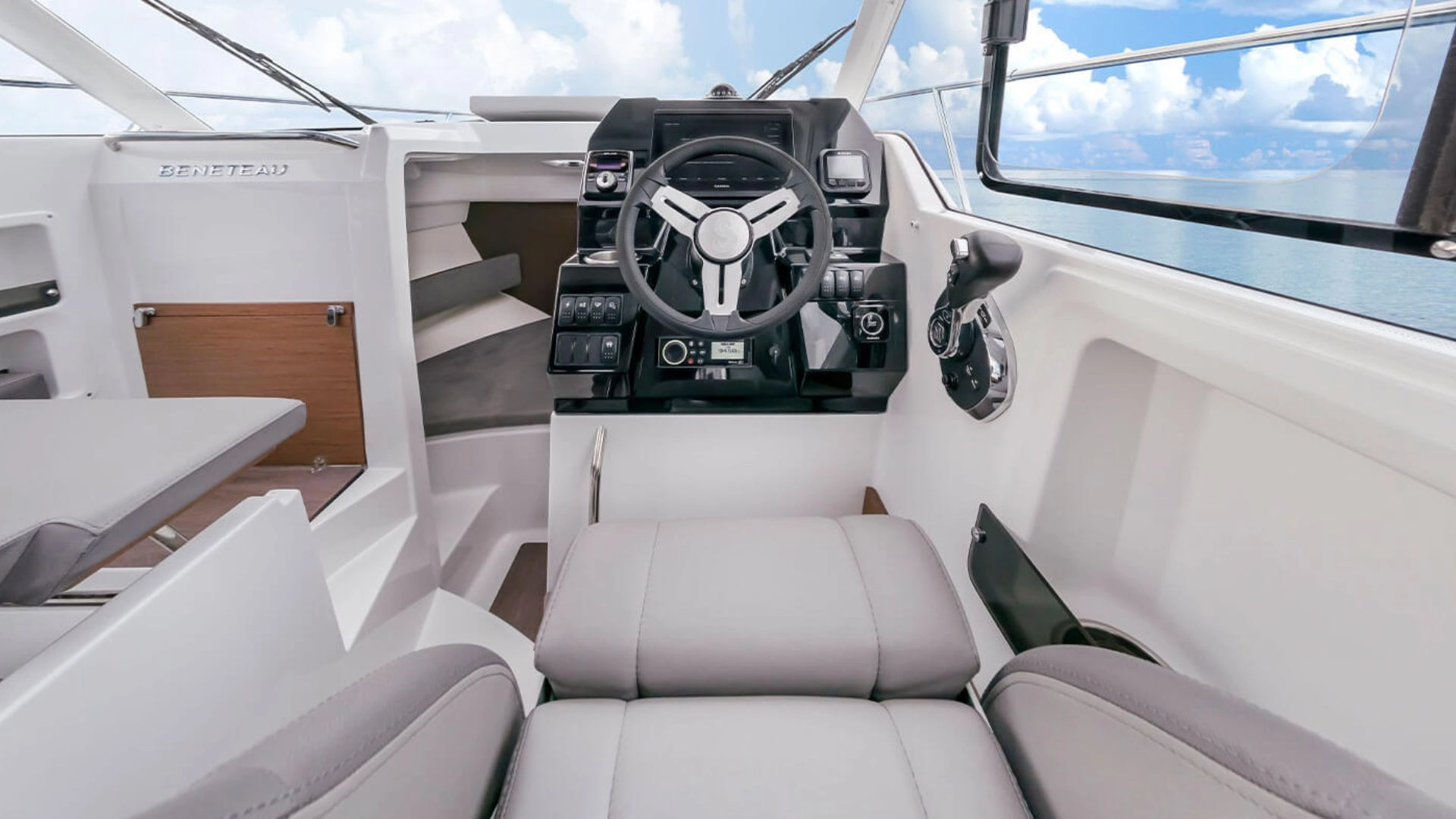 Beneteau Antares 8 Fishing - 7