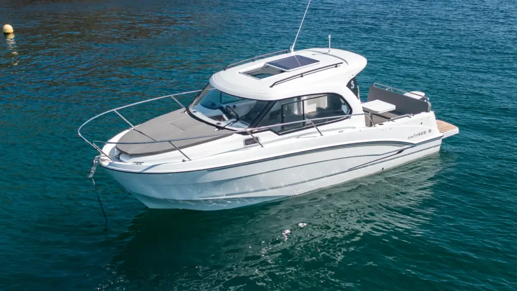 Beneteau Antares 8 – Must have options
