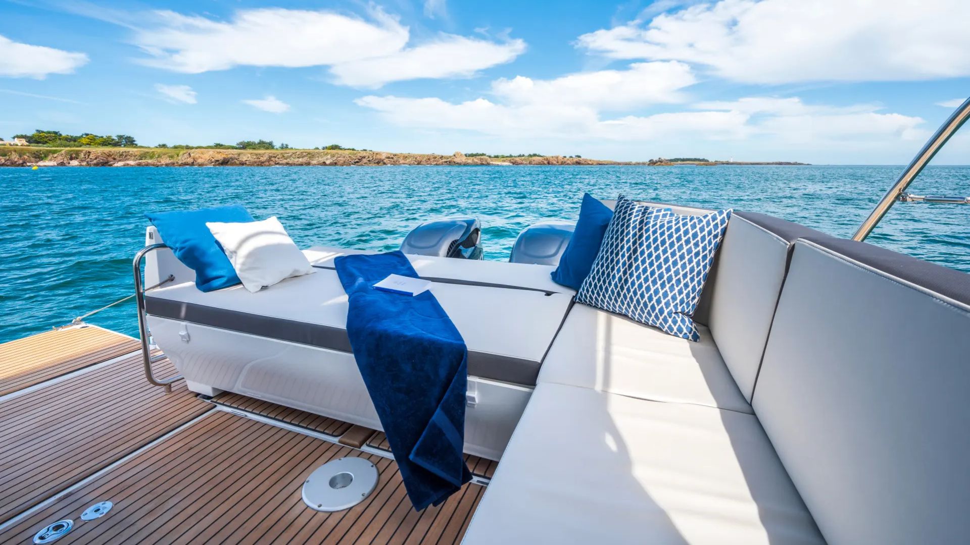 Beneteau Antares 11 Coupe Cockpit