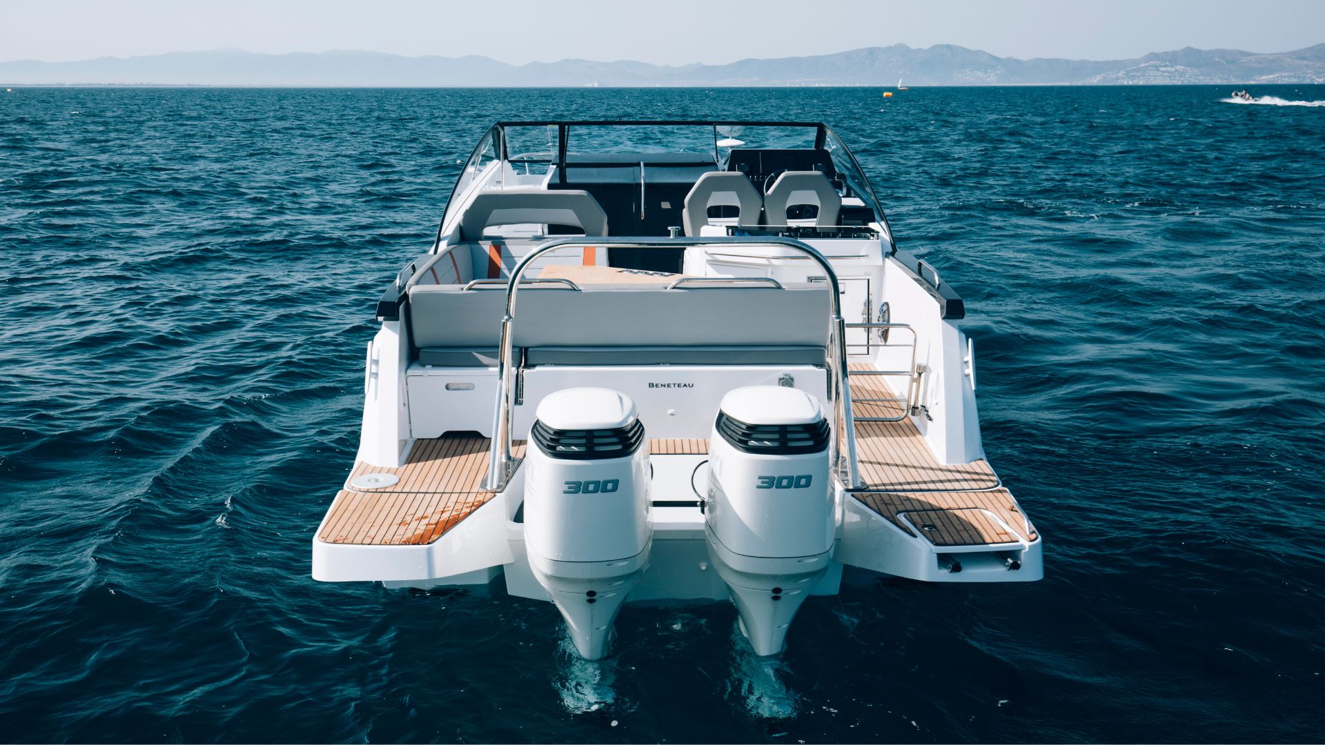 Beneteau Flyer 10 on Water