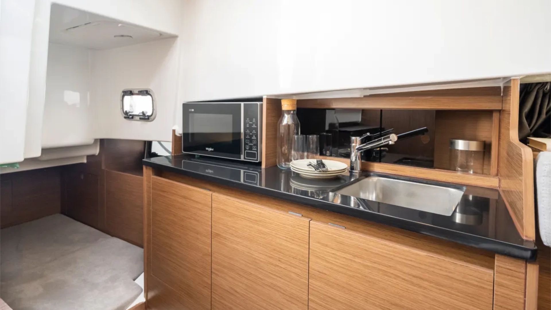 Galley of the flyer 9 sundeck