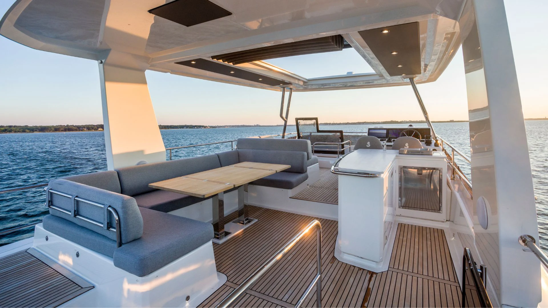 Beneteau Grand Trawler 63 Flybridge