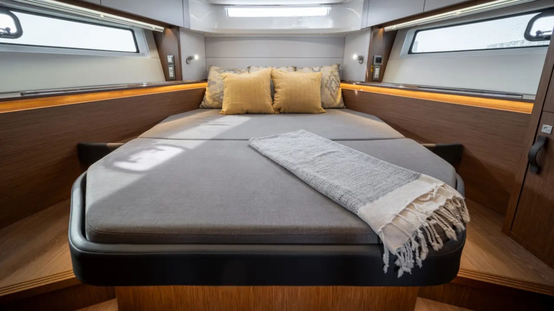 Beneteau Antares 12 Fly - cabin