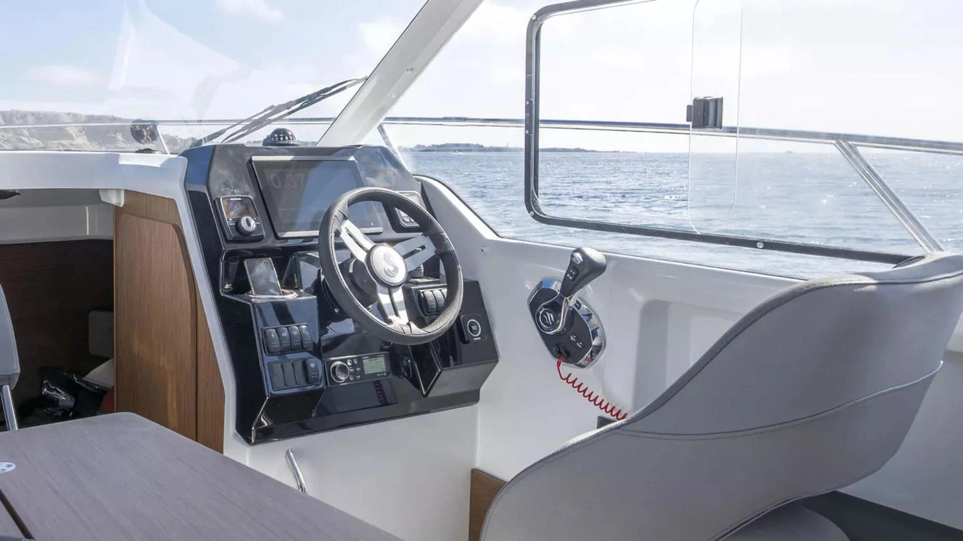 Beneteau Antares 8 Fishing - 8