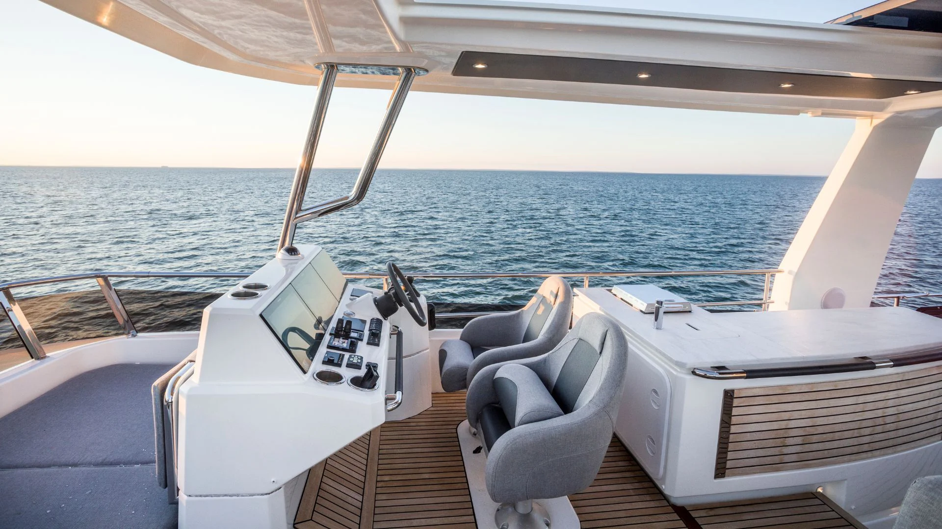 Grand Trawler 63 Flybridge Helm